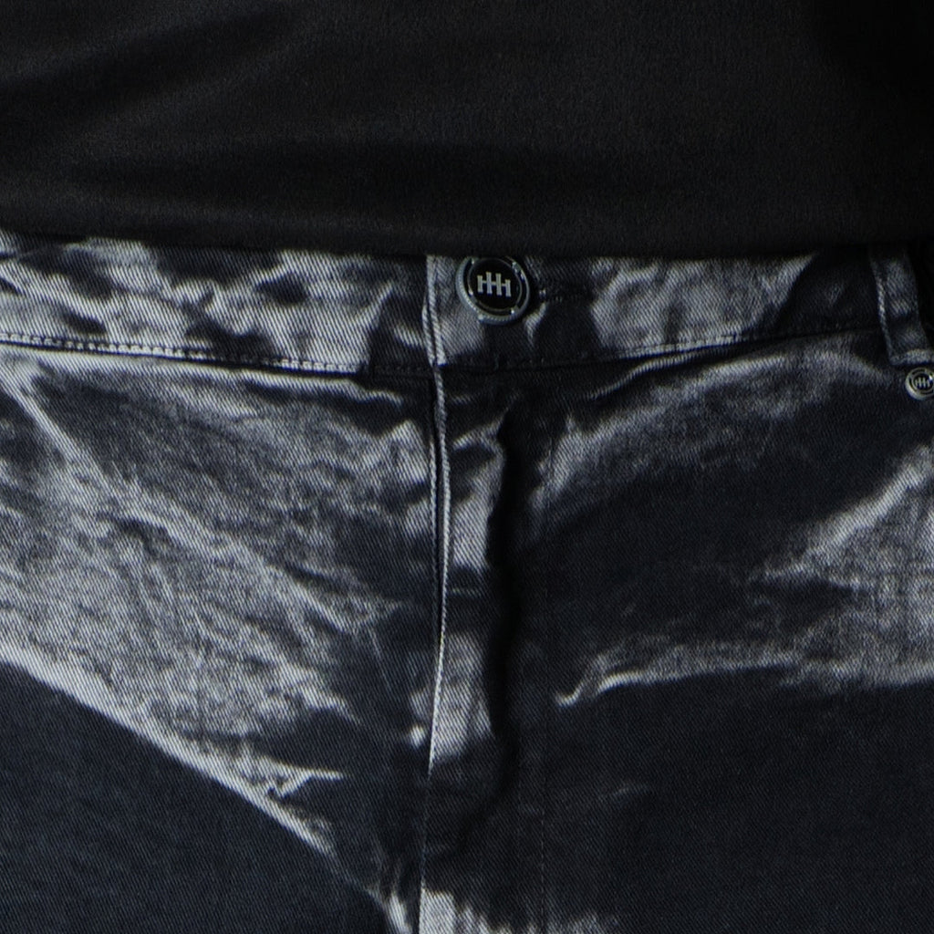 BLACK VOID WASH DENIM