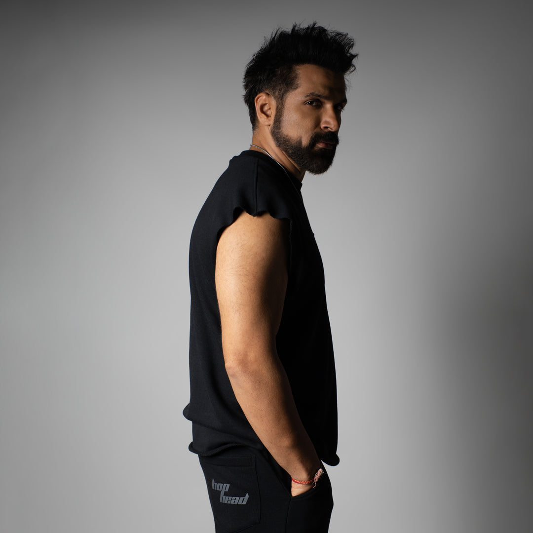 BLACK SLEEVELESS RAW EDGE TSHIRT