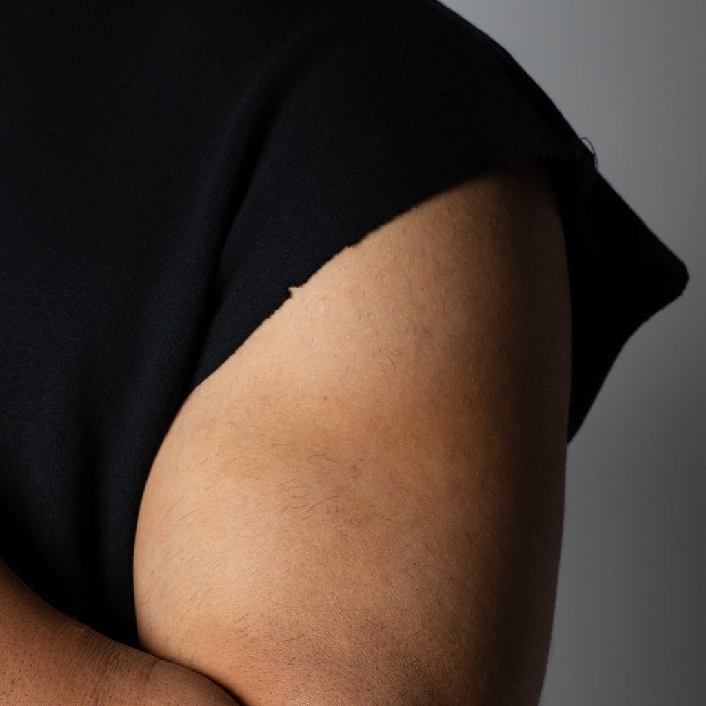 BLACK SLEEVELESS RAW EDGE TSHIRT