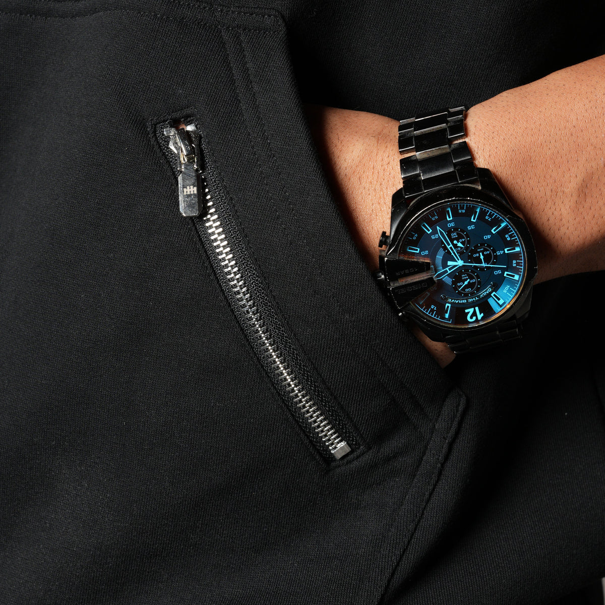 BLACK AXIS SLEEVELESS HOODIE