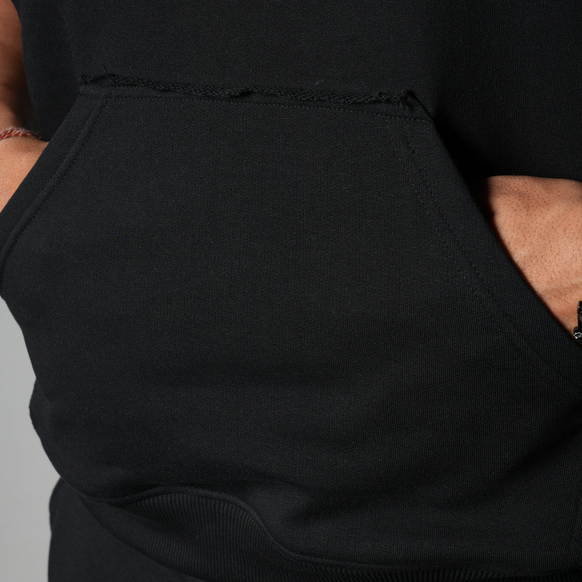 BLACK RAW EDGE SLEEVELESS HOODIE