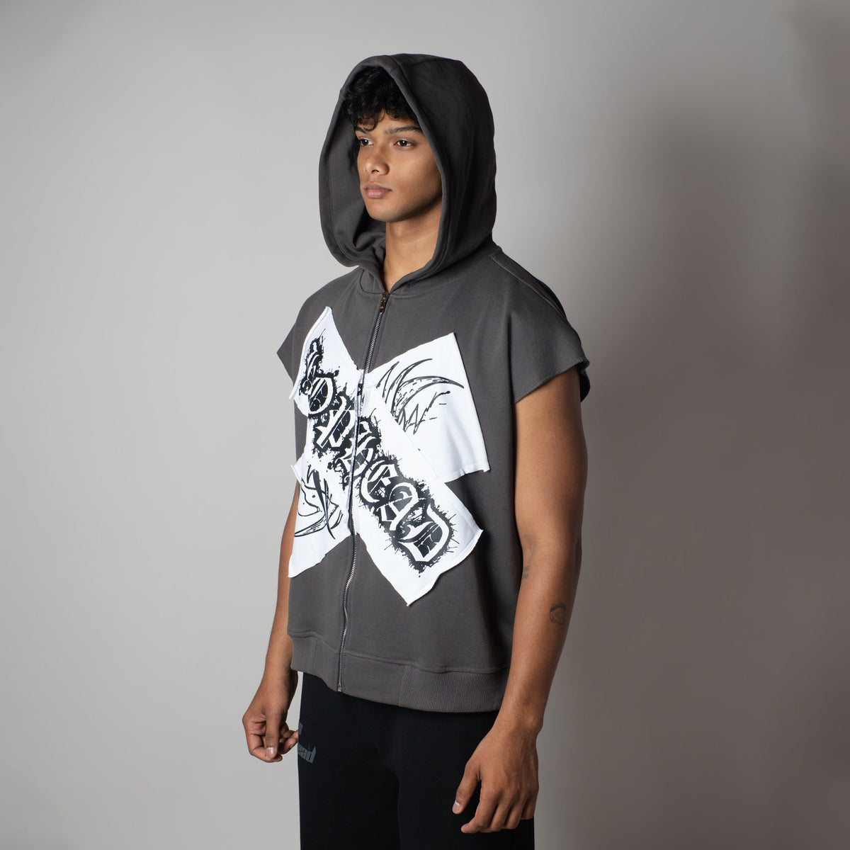 VOID CROSS SLEEVELESS HOODED VEST