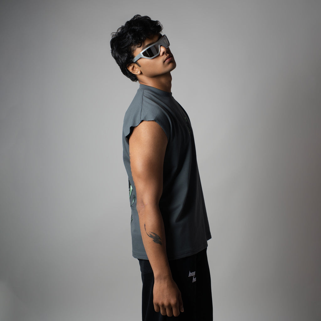 CHARCOAL BONE GRAPHIC SLEEVELESS T-SHIRT