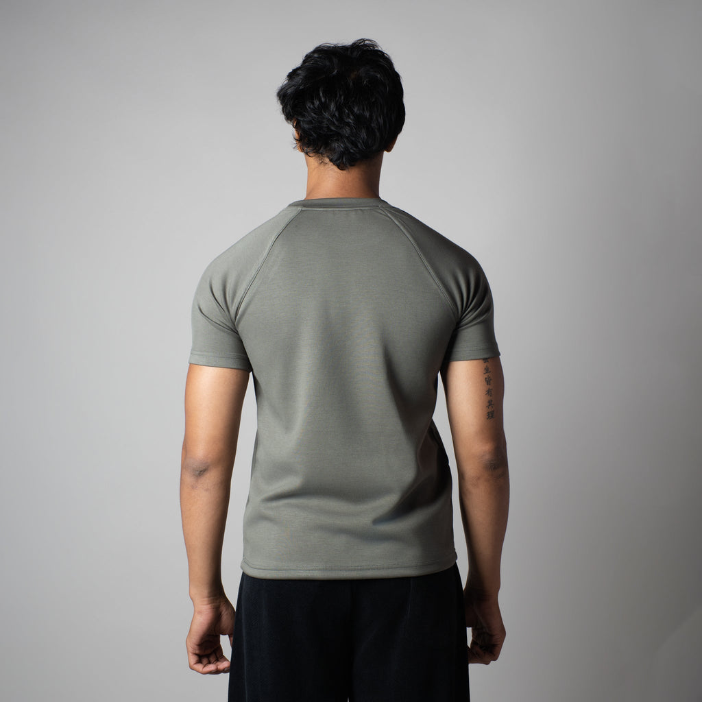 OLIVE SIGNATURE RAGLAN T-SHIRT