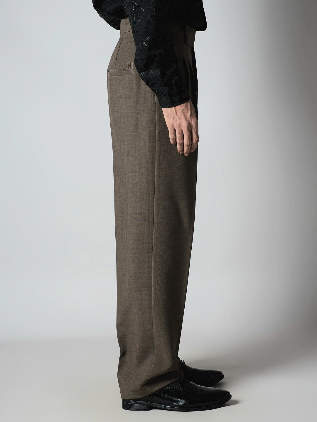 BROWN DOUBLE PLEAT STRAIGHT FIT TROUSER